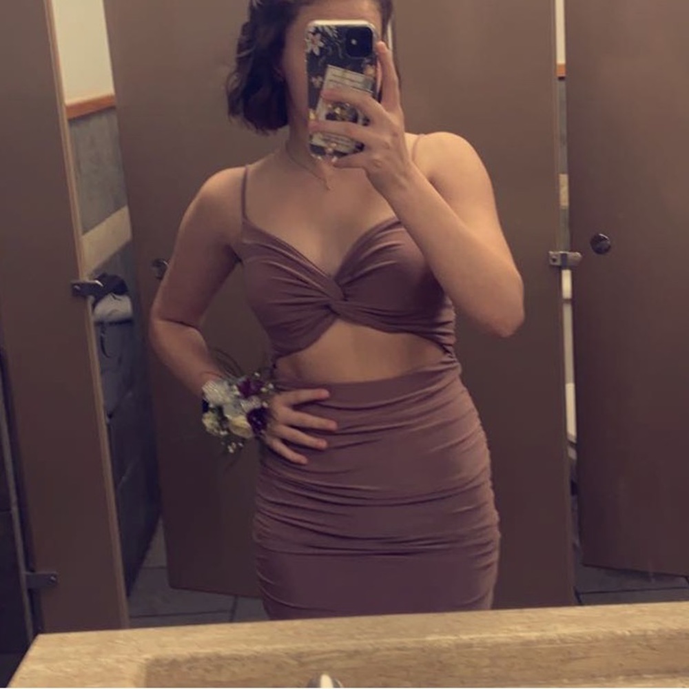 Windsor dress tight fit